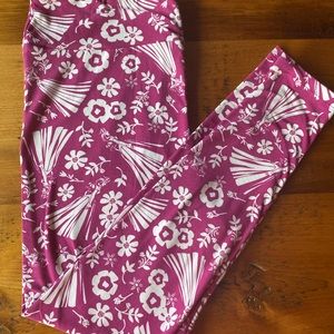 LuLaRoe Talk and Curvy Sleeping Beauty Leggings